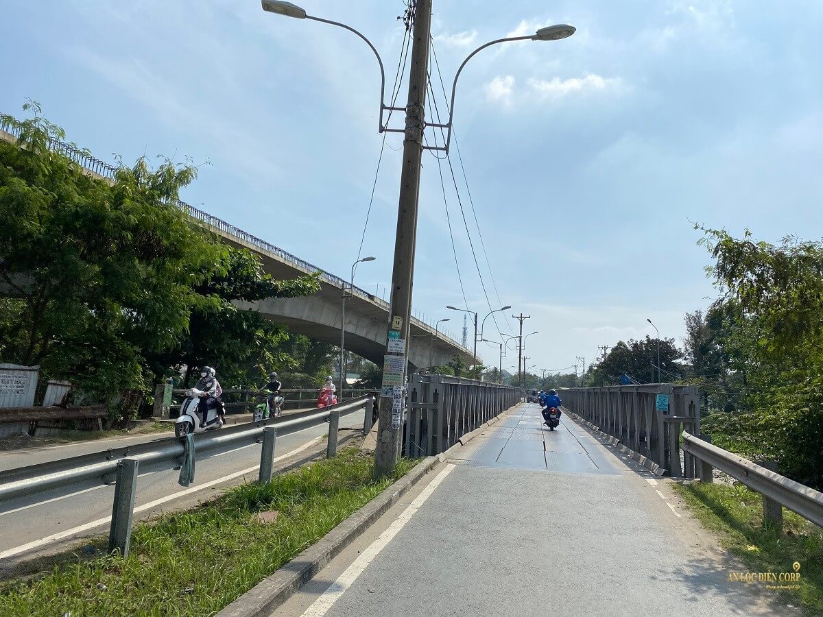Cầu Tăng Long trên đường Lã Xuân Oai kề khu Công Nghệ Cao